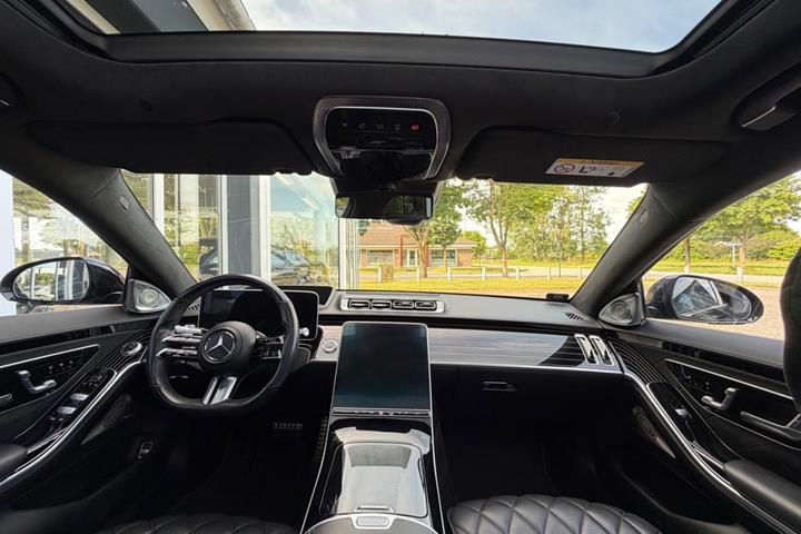 Sort Mercedes S580 e fra 2022
