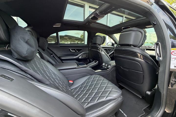 Sort Mercedes S580 e fra 2022