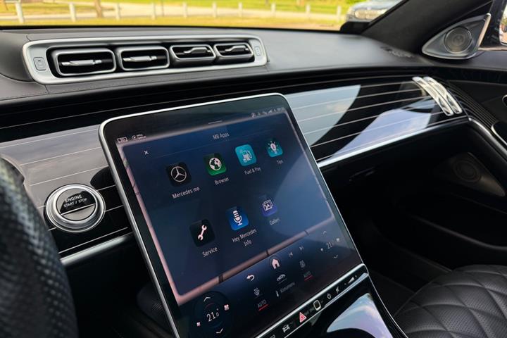 Sort Mercedes S580 e fra 2022