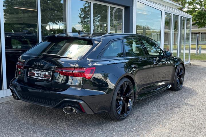 Sort Audi RS6 fra 2021