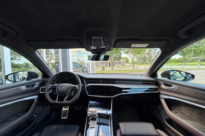 Sort Audi RS6 fra 2021