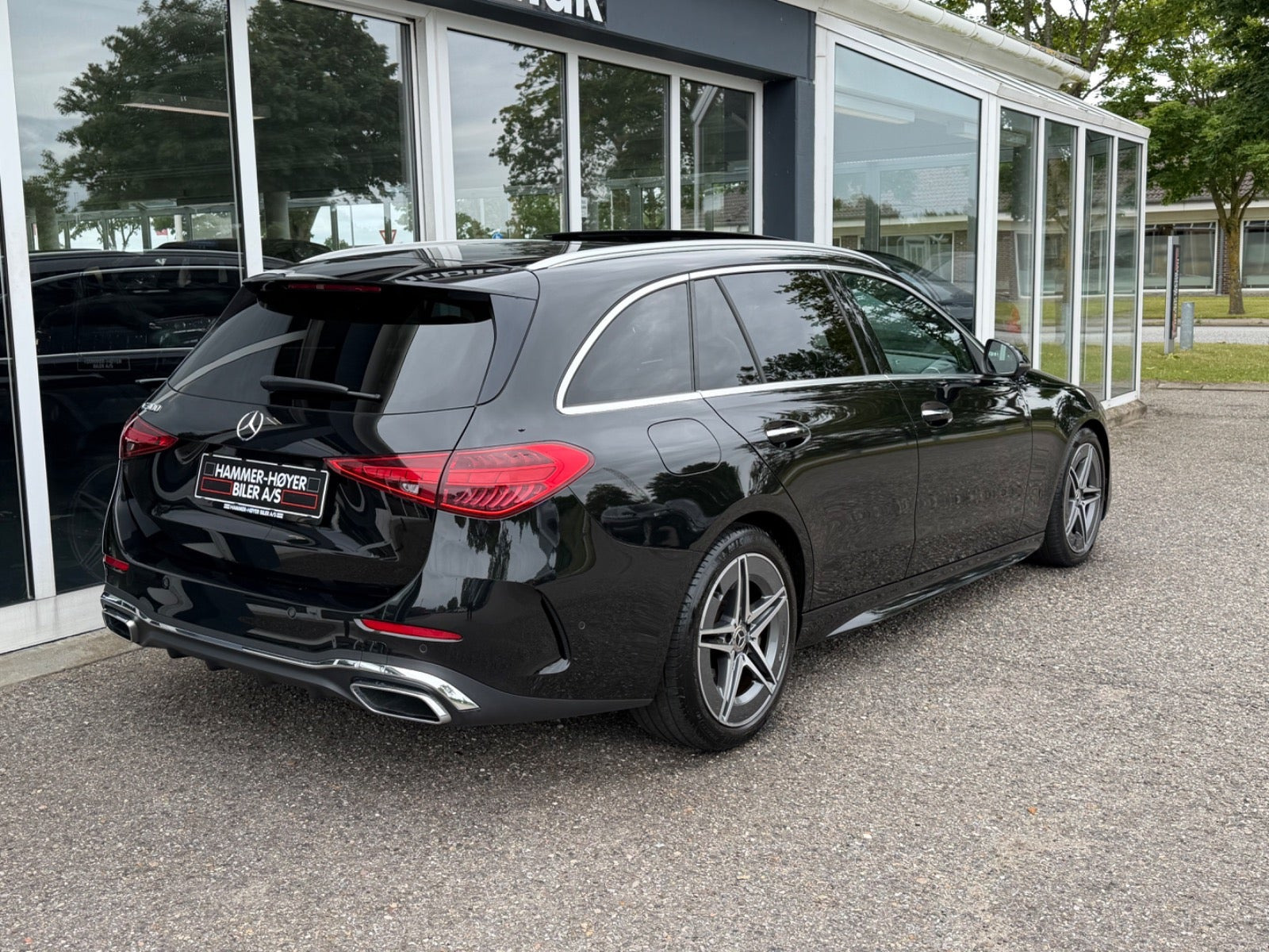 Sort Mercedes C300 fra 2023