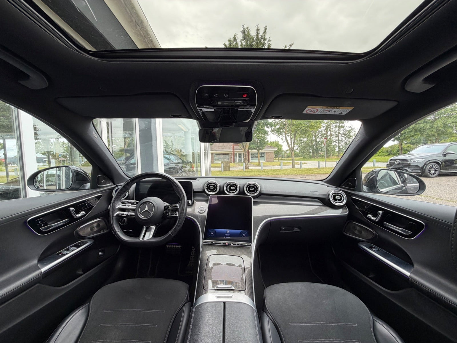 Sort Mercedes C300 fra 2023