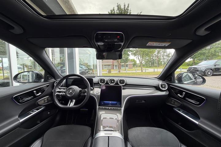 Sort Mercedes C300 fra 2023