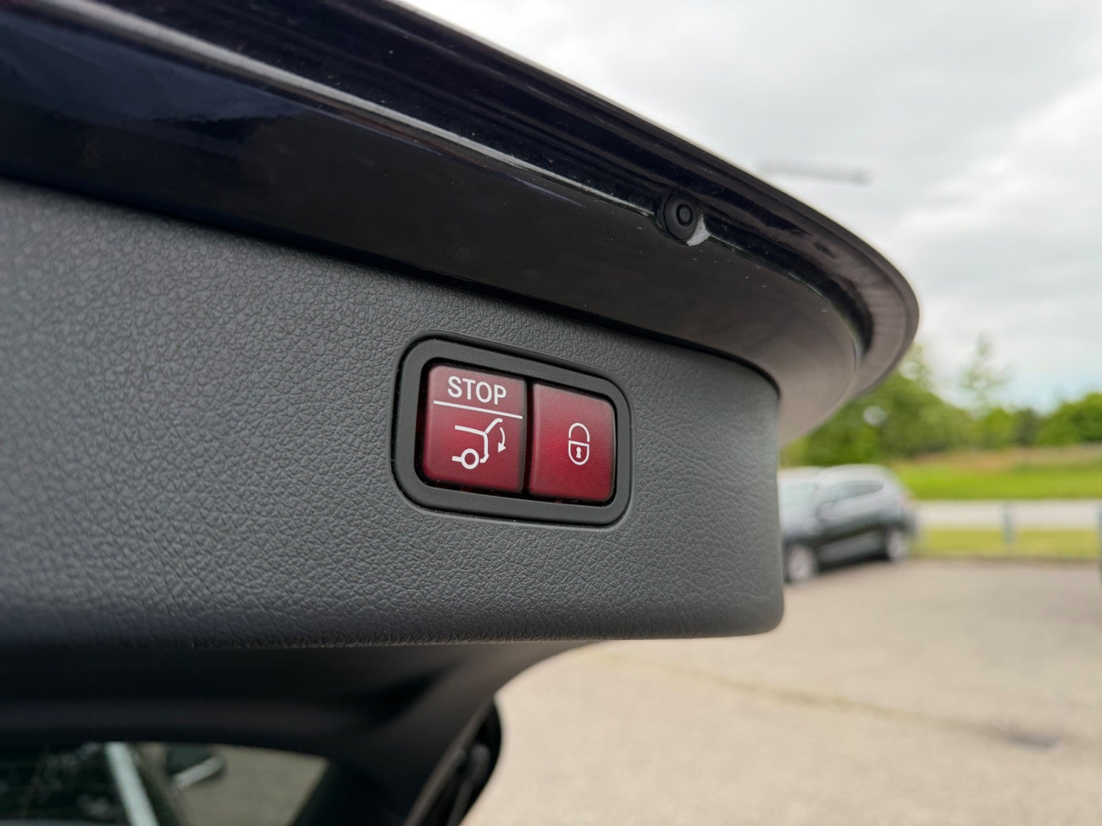 Sort Mercedes C300 fra 2023