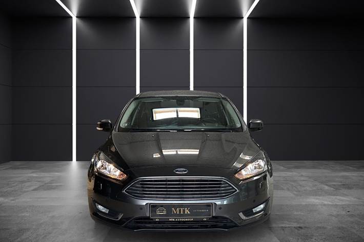 Grå Ford Focus fra 2016
