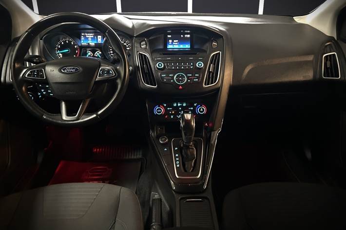 Grå Ford Focus fra 2016