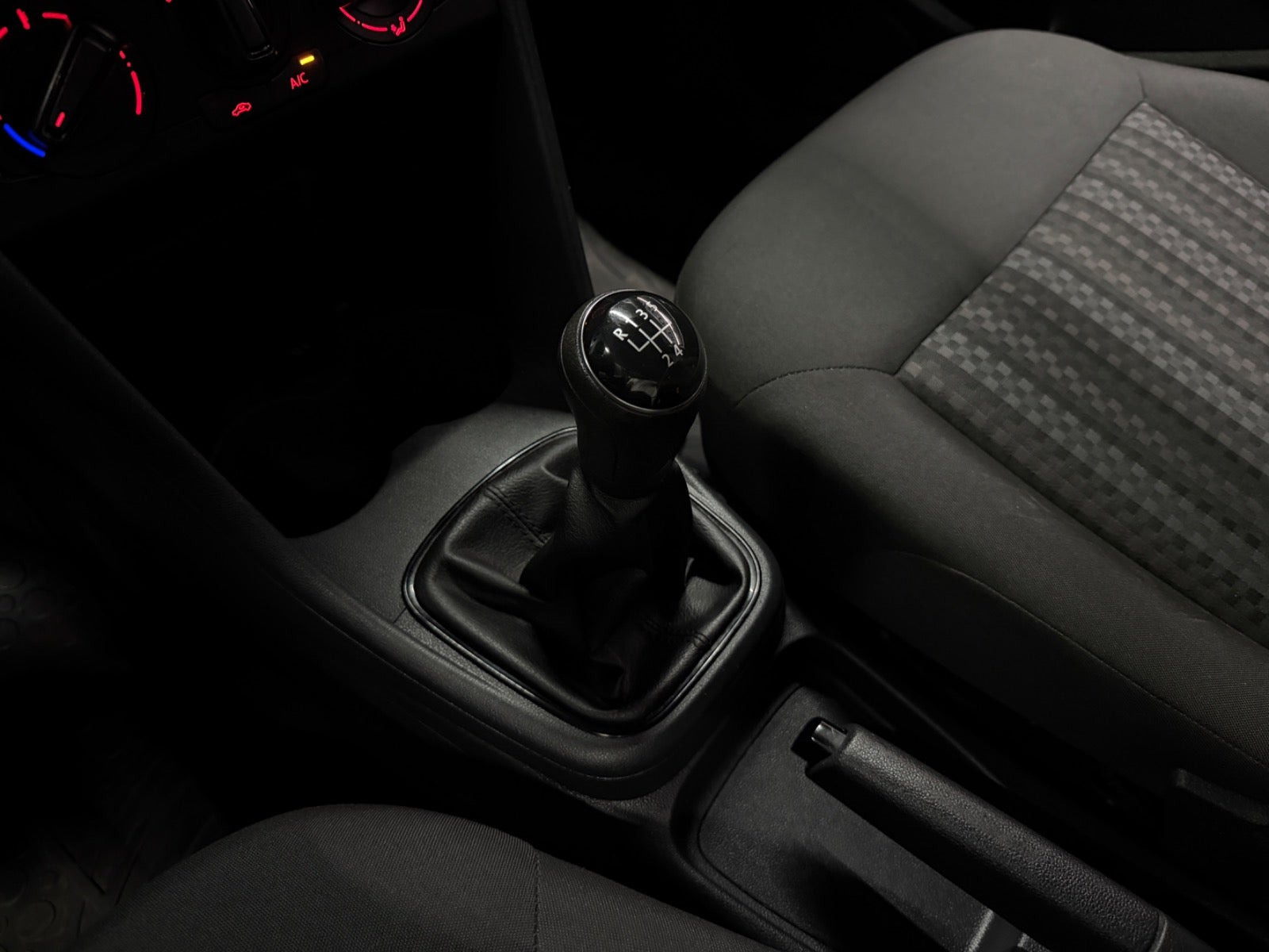 Sølv VW Polo fra 2016