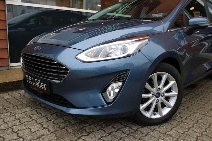 Blå Ford Fiesta fra 2019
