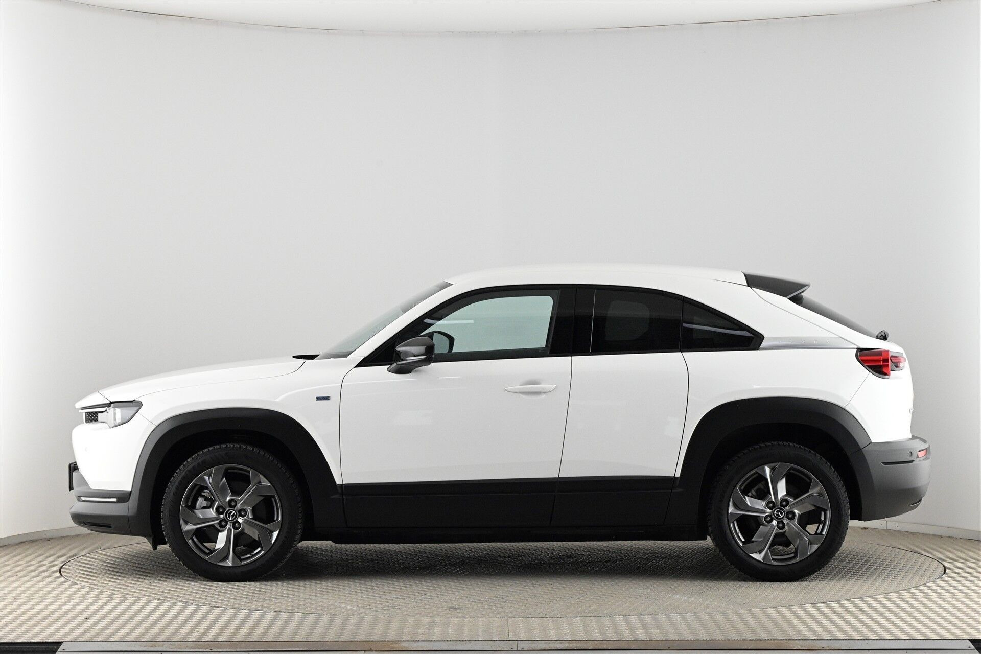Hvid Mazda MX-30 fra 2023