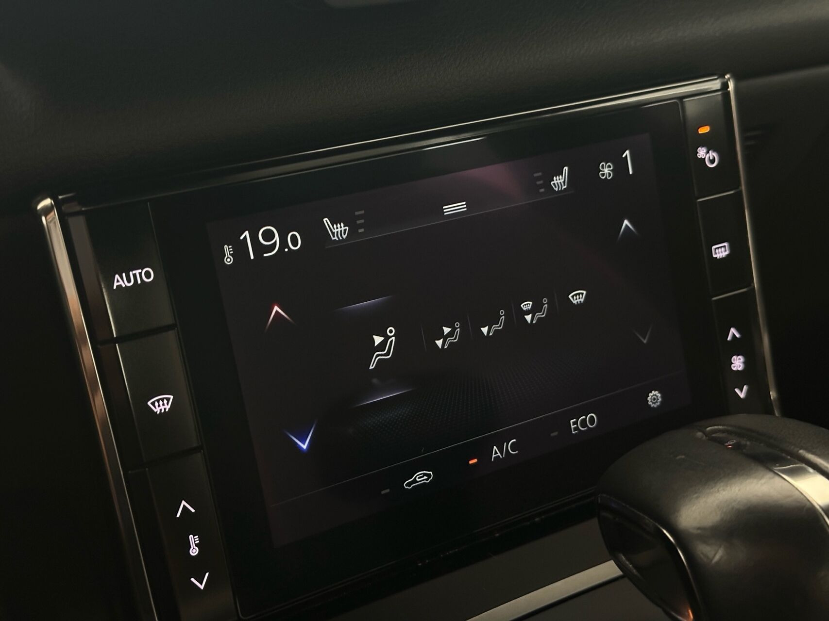 Hvid Mazda MX-30 fra 2023