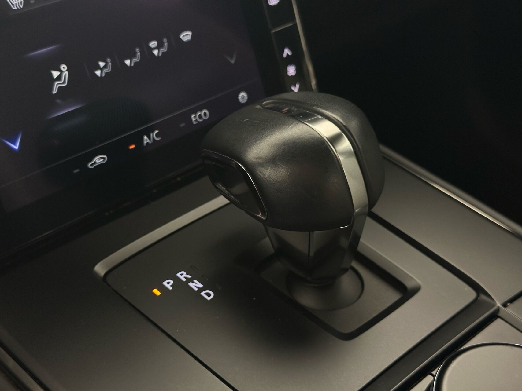 Hvid Mazda MX-30 fra 2023