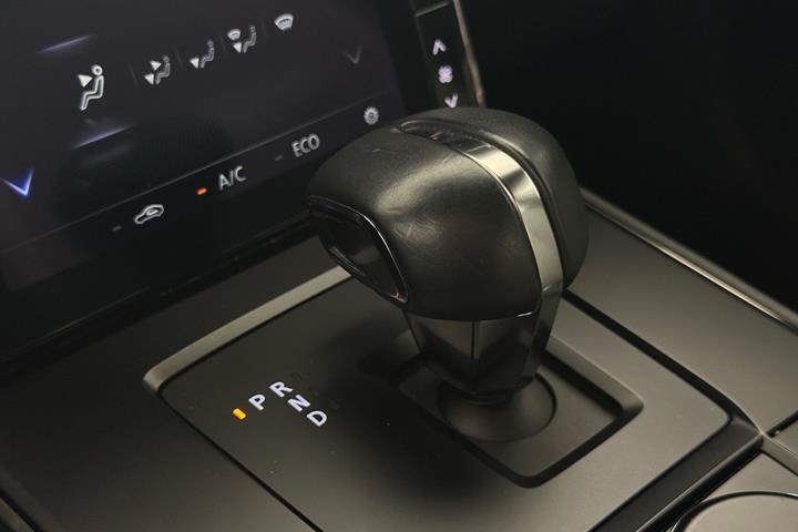 Hvid Mazda MX-30 fra 2023