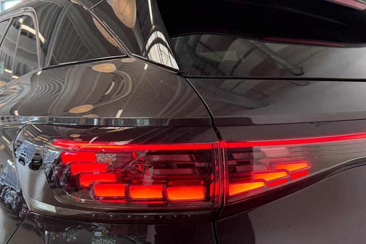 Grå VW ID.4 fra 2023