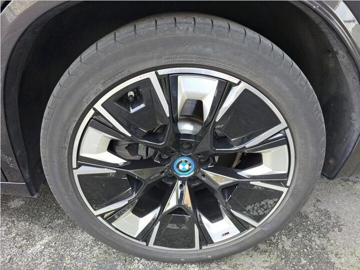 Grå BMW iX3 fra 2022