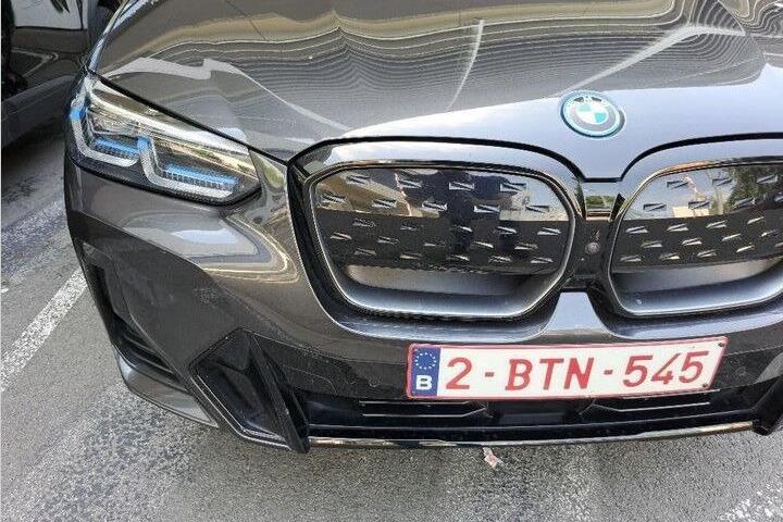 Grå BMW iX3 fra 2022