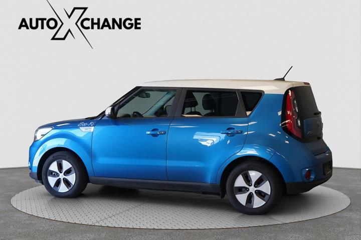 Blå Kia Soul fra 2018 set udefra