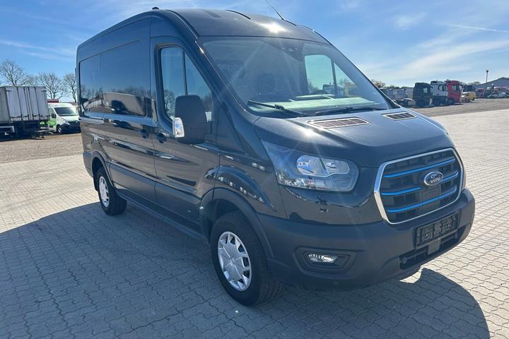 Sort Ford E-Transit 390 L2 Van fra 2022