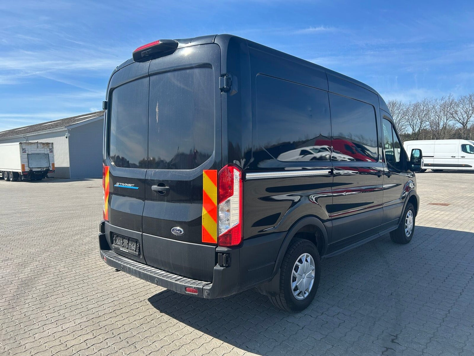Sort Ford E-Transit 390 L2 Van fra 2022