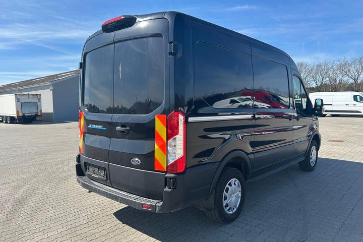 Sort Ford E-Transit 390 L2 Van fra 2022