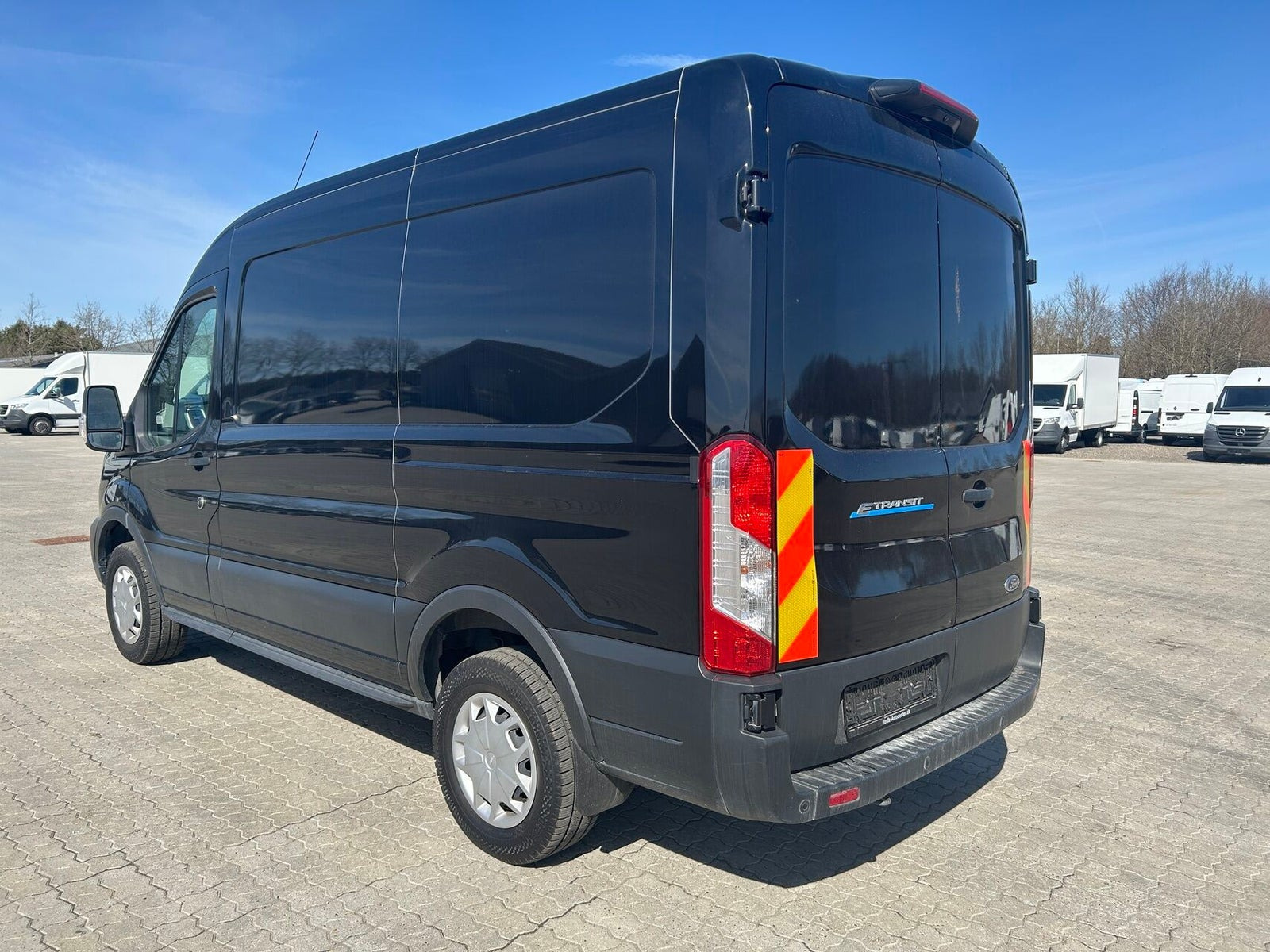 Sort Ford E-Transit 390 L2 Van fra 2022