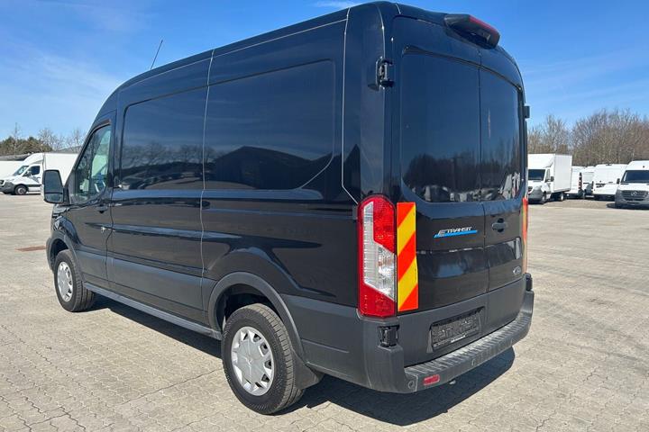 Sort Ford E-Transit 390 L2 Van fra 2022