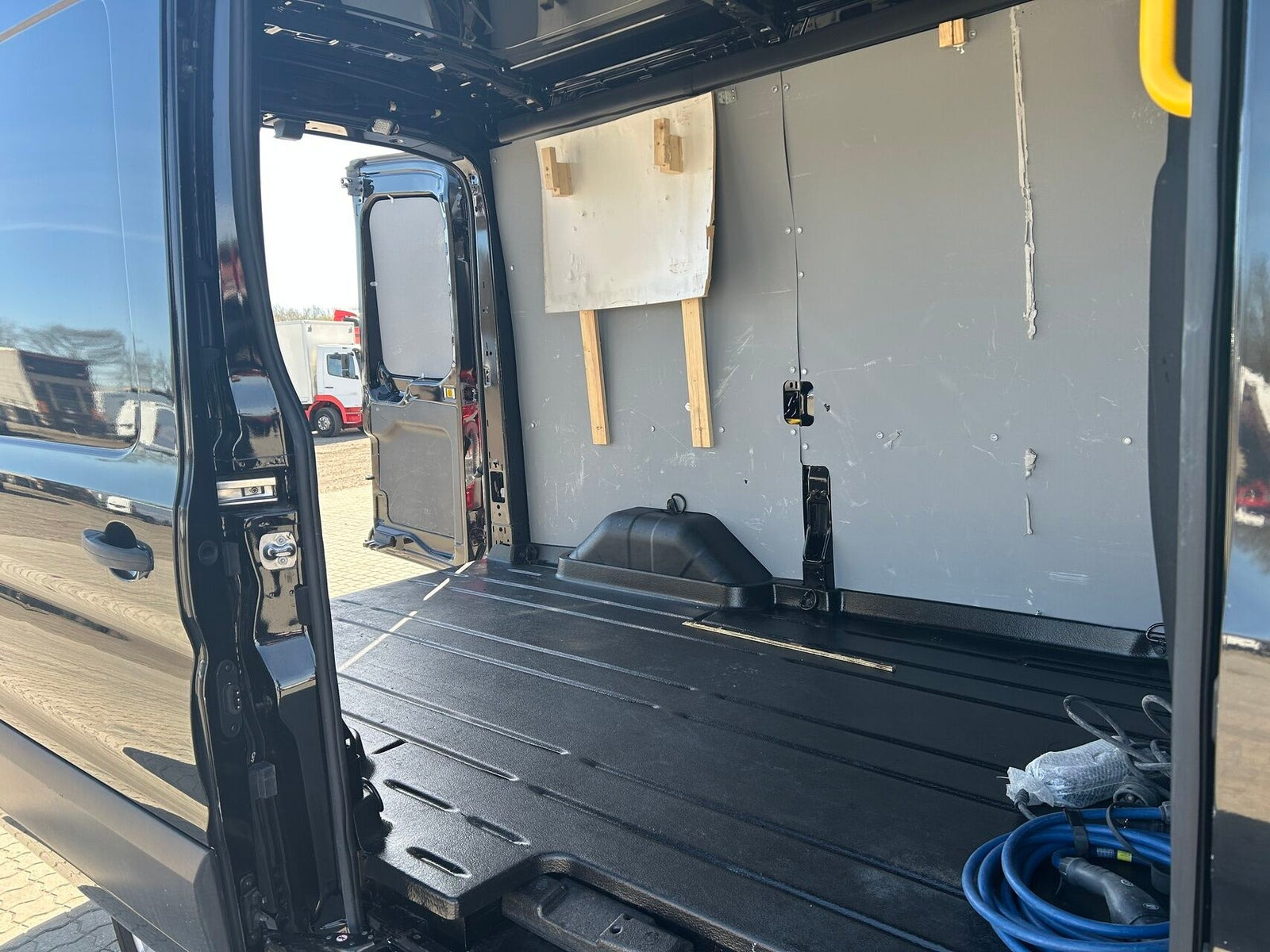 Sort Ford E-Transit 390 L2 Van fra 2022