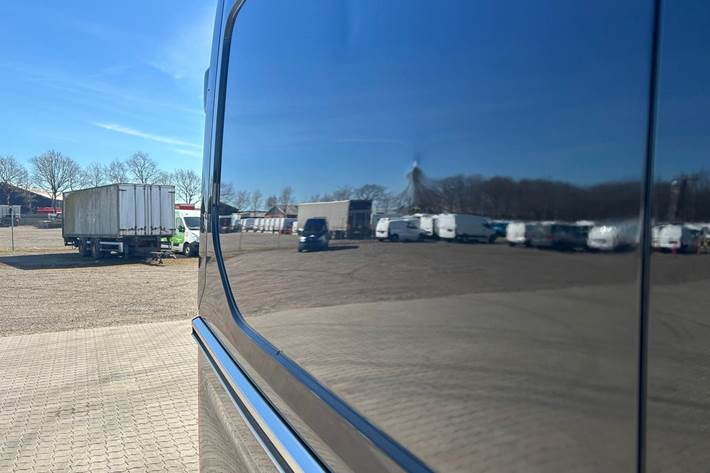 Sort Ford E-Transit 390 L2 Van fra 2022