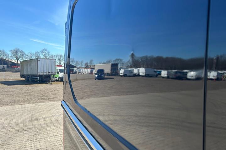Sort Ford E-Transit 390 L2 Van fra 2022