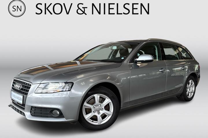 Grå Audi A4 fra 2009 set udefra