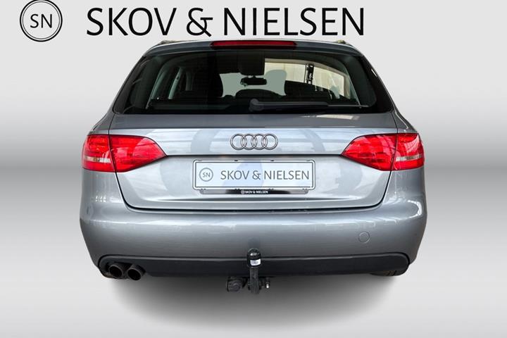 Grå Audi A4 fra 2009