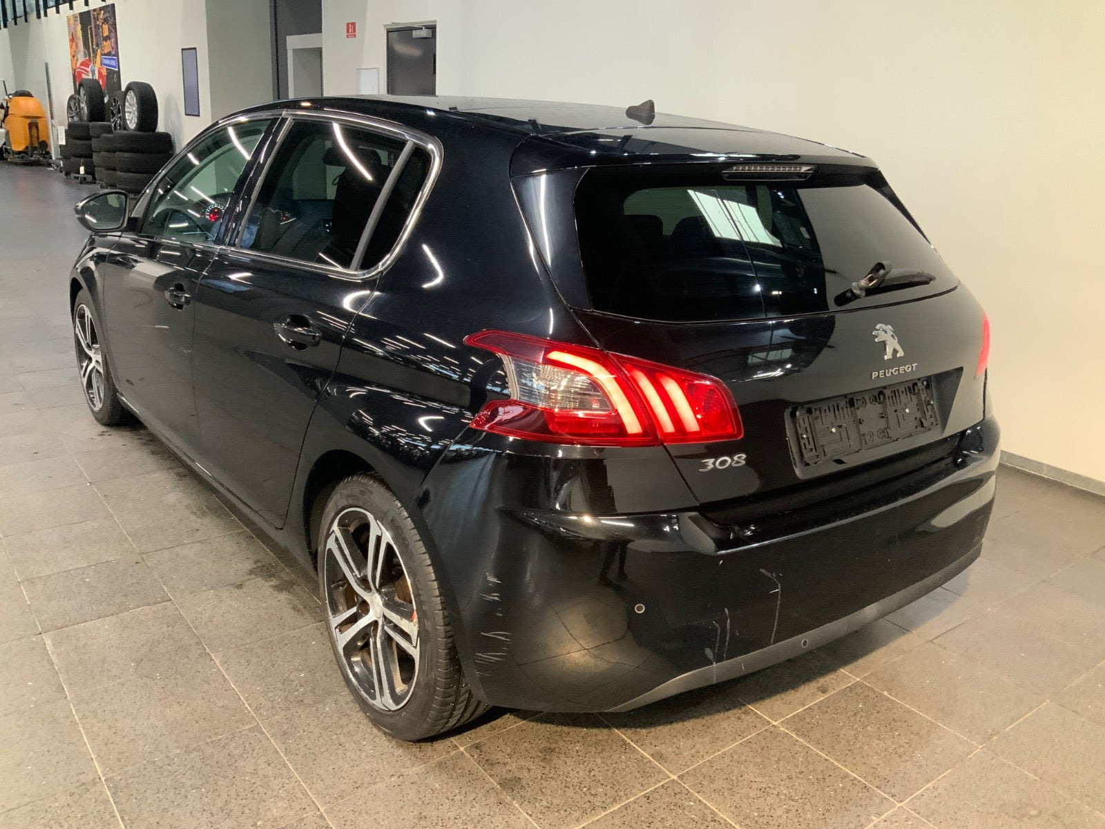 Sort Peugeot 308 fra 2018