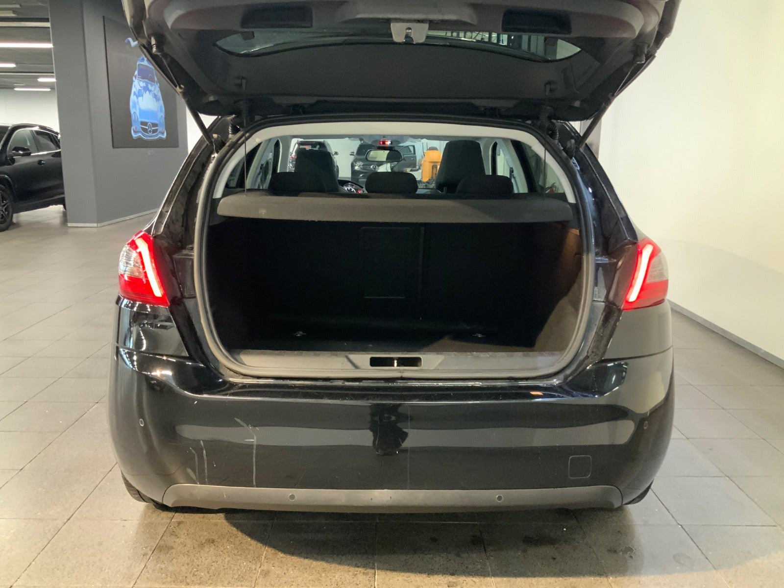 Sort Peugeot 308 fra 2018