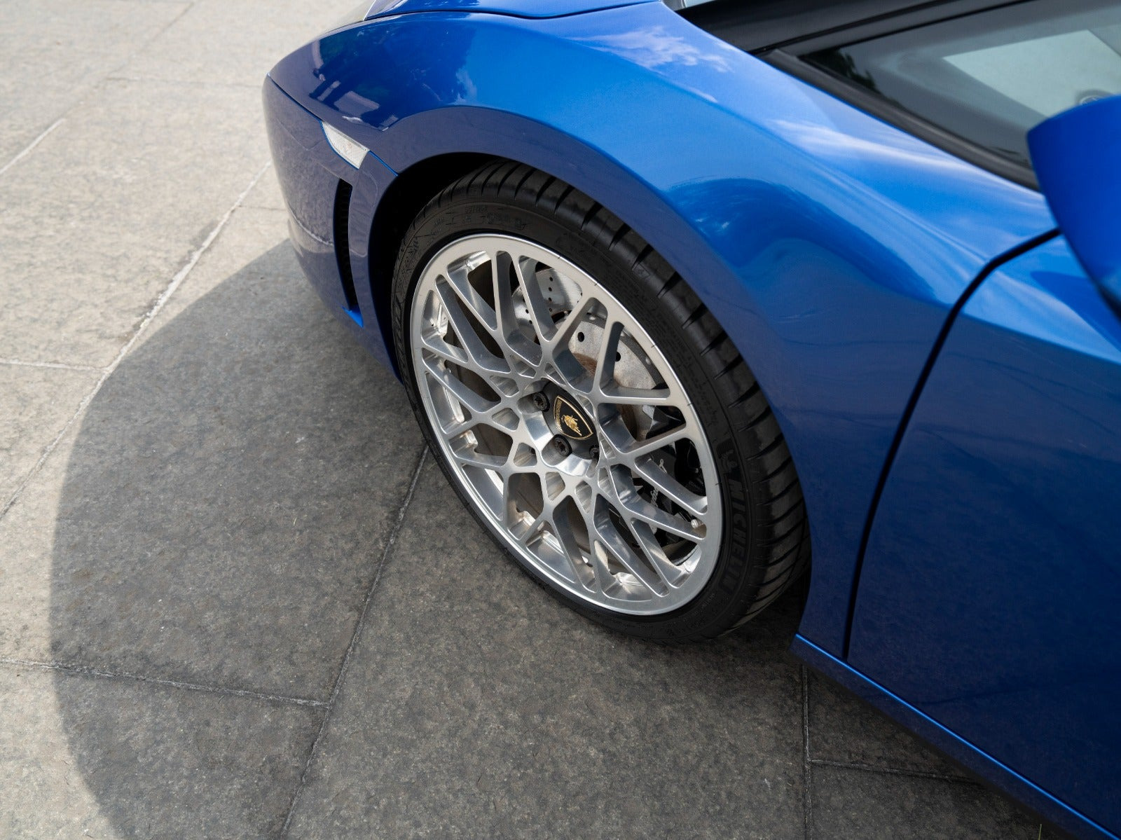 Blå Lamborghini Gallardo fra 2012 set udefra