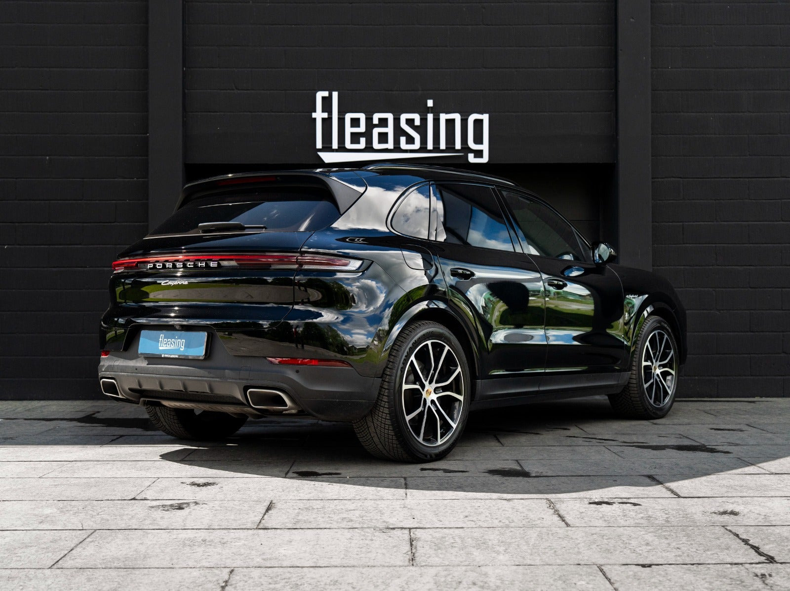 Sort Porsche Cayenne fra 2024