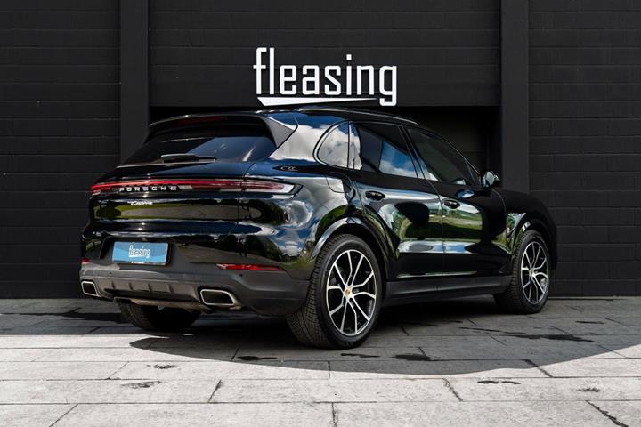 Sort Porsche Cayenne fra 2024