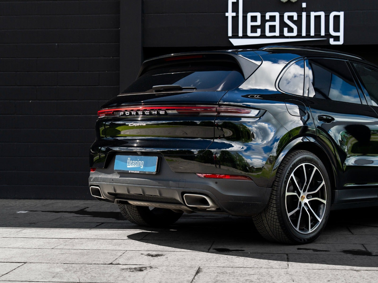 Sort Porsche Cayenne fra 2024