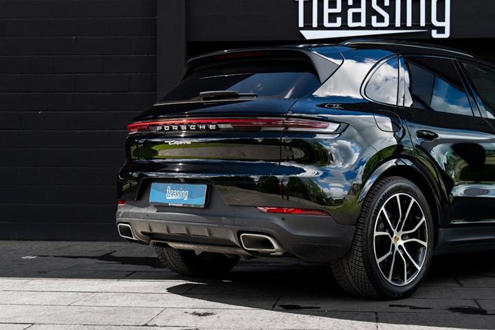 Sort Porsche Cayenne fra 2024