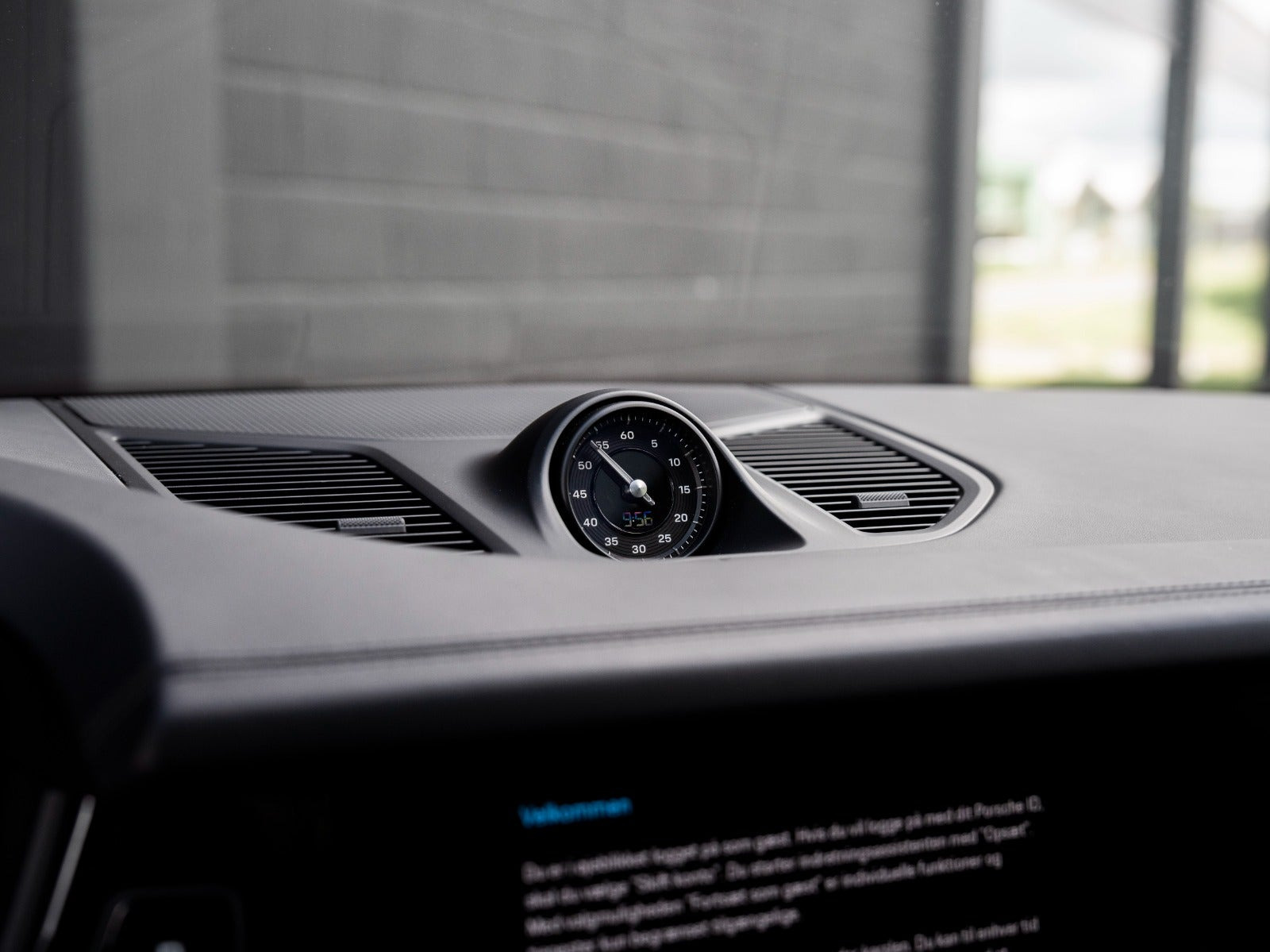 Sort Porsche Cayenne fra 2024