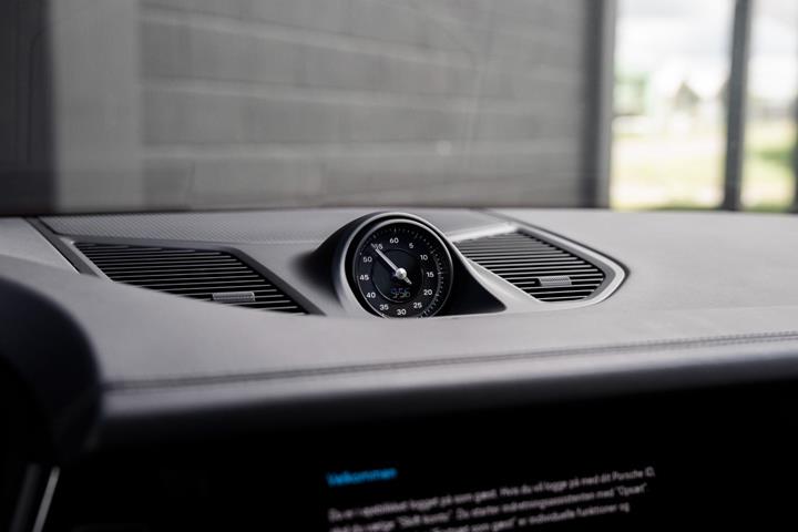 Sort Porsche Cayenne fra 2024