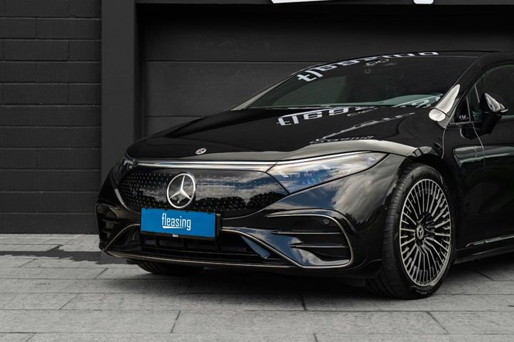 Sort Mercedes EQS580 fra 2022