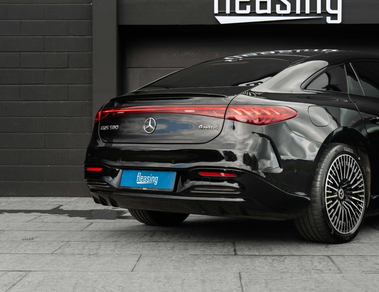 Sort Mercedes EQS580 fra 2022