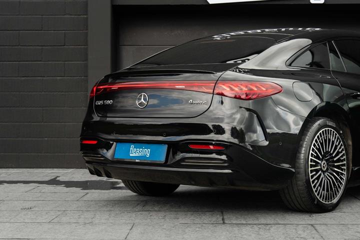 Sort Mercedes EQS580 fra 2022