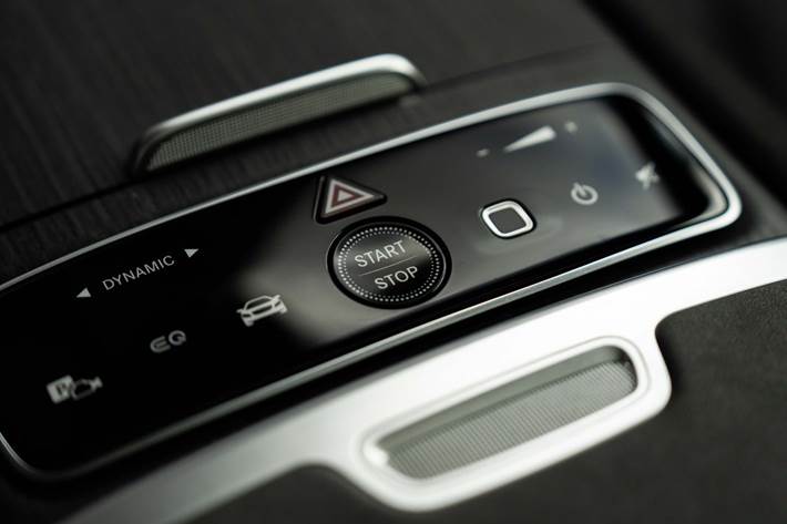Sort Mercedes EQS580 fra 2022