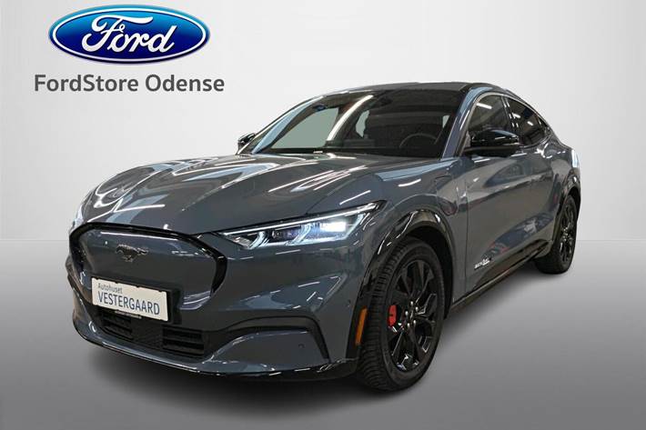 Blå Ford Mustang Mach-E fra 2023