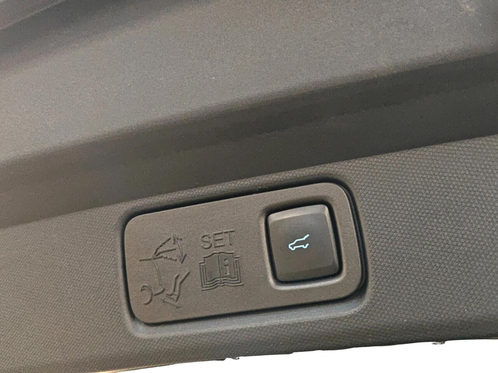 Blå Ford Mustang Mach-E fra 2023
