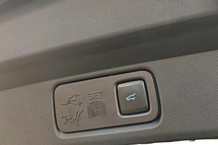 Blå Ford Mustang Mach-E fra 2023