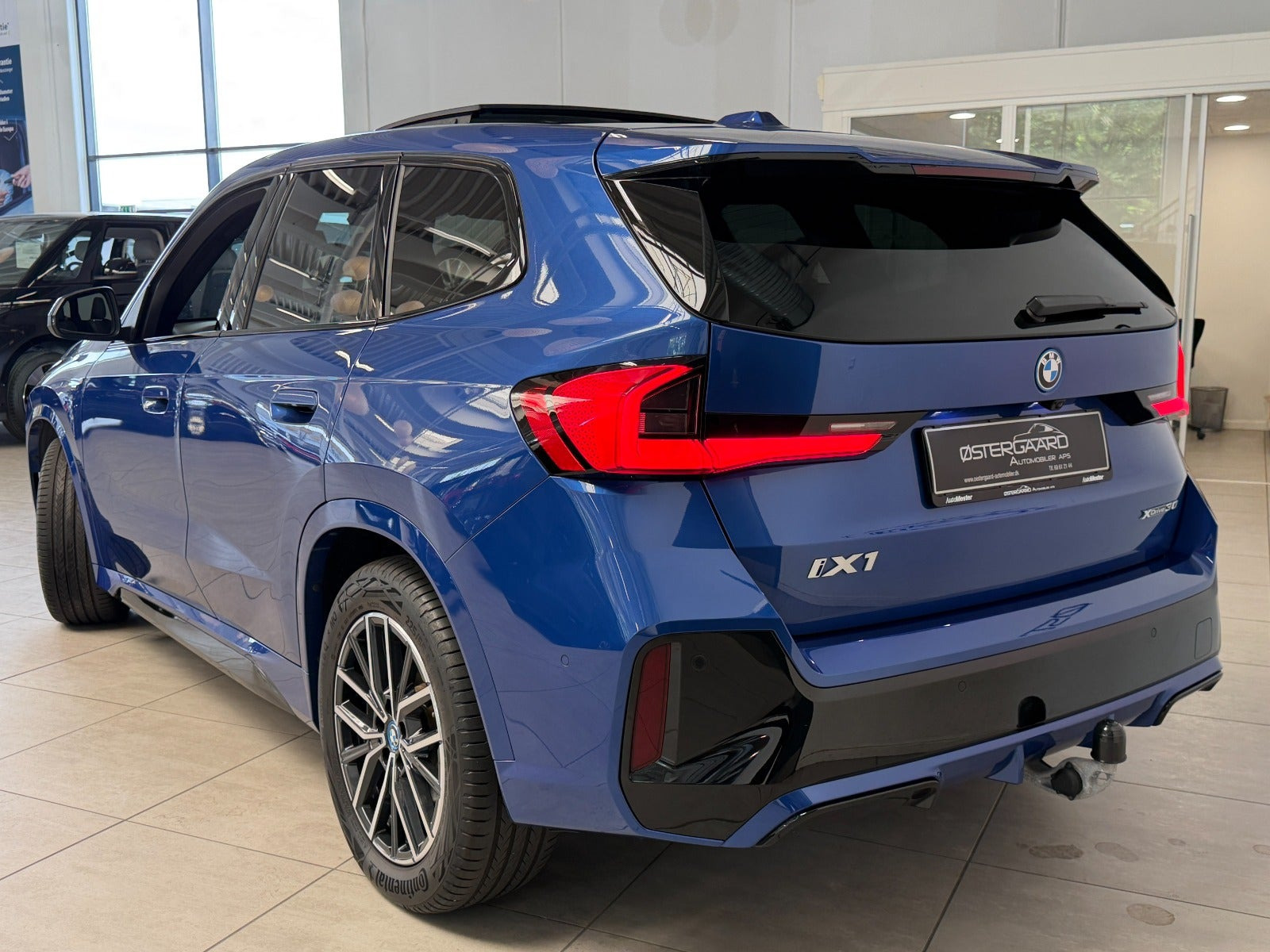 Blå BMW iX1 fra 2024