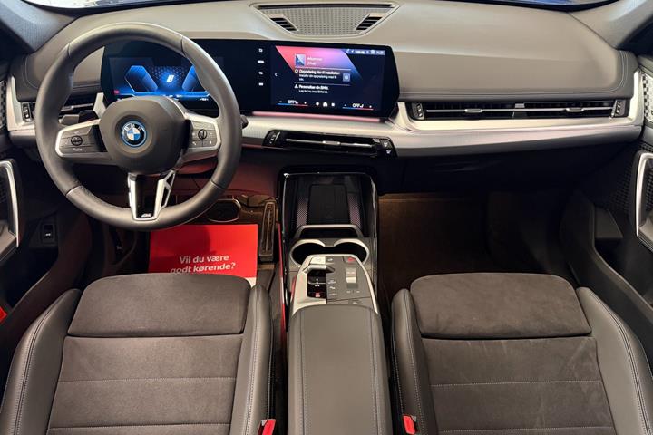 Blå BMW iX1 fra 2024