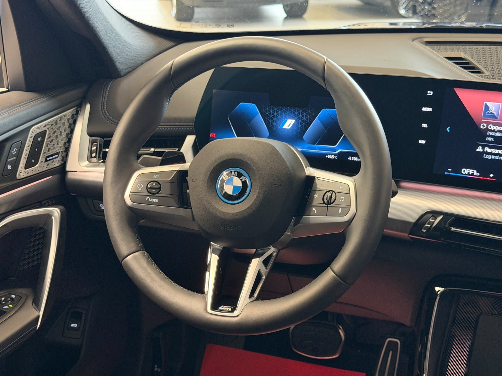 Blå BMW iX1 fra 2024